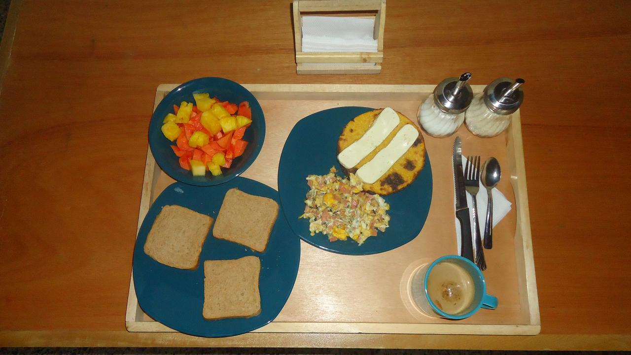 Iris Hostel Меделин Екстериор снимка