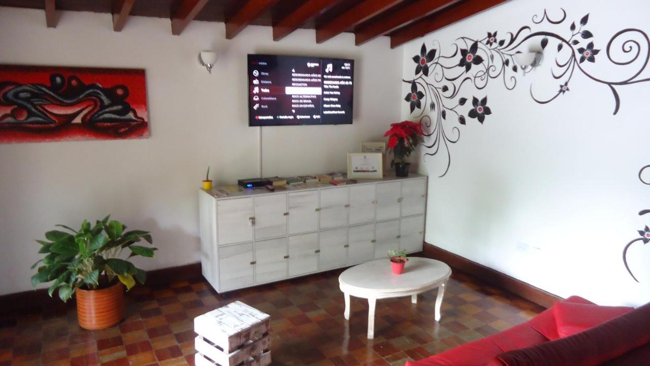 Iris Hostel Меделин Екстериор снимка